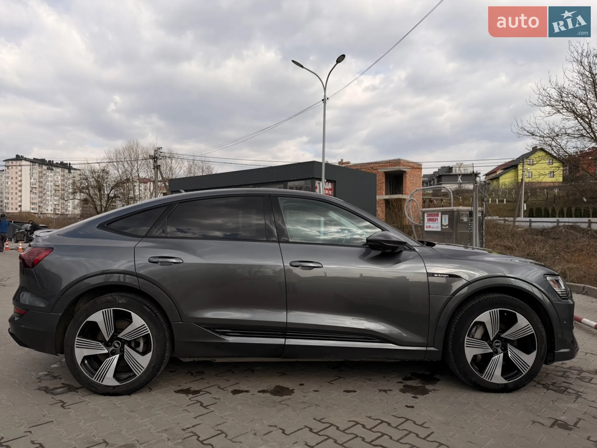 2020 Audi e-tron Sportback - мініатюра 2