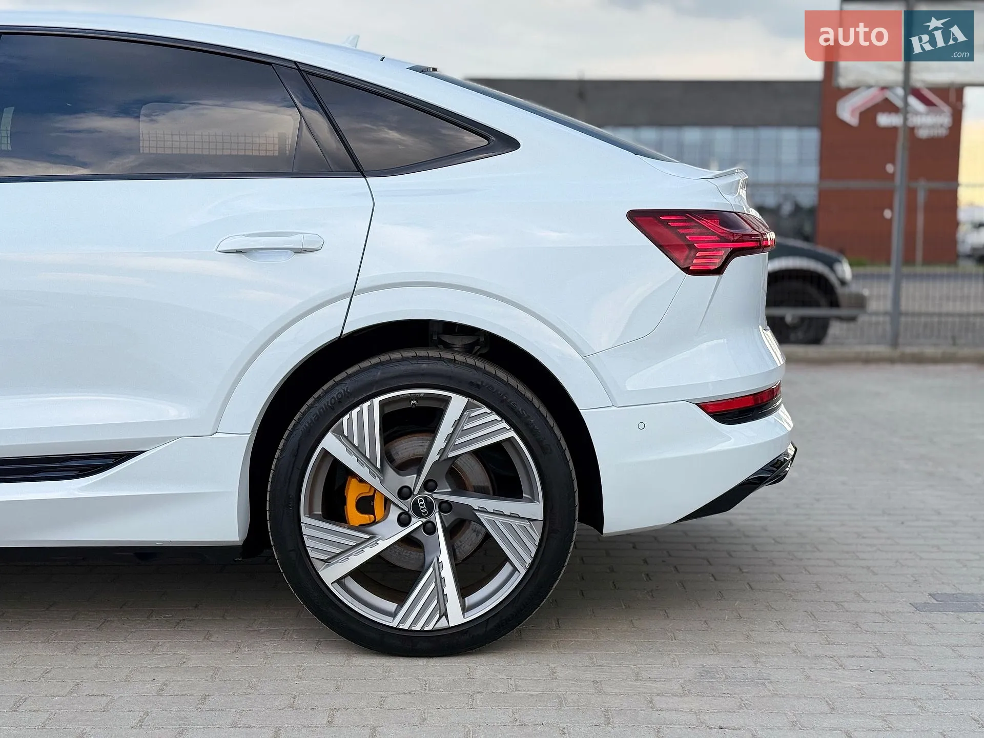 2022 Audi e-tron Sportback - мініатюра 11