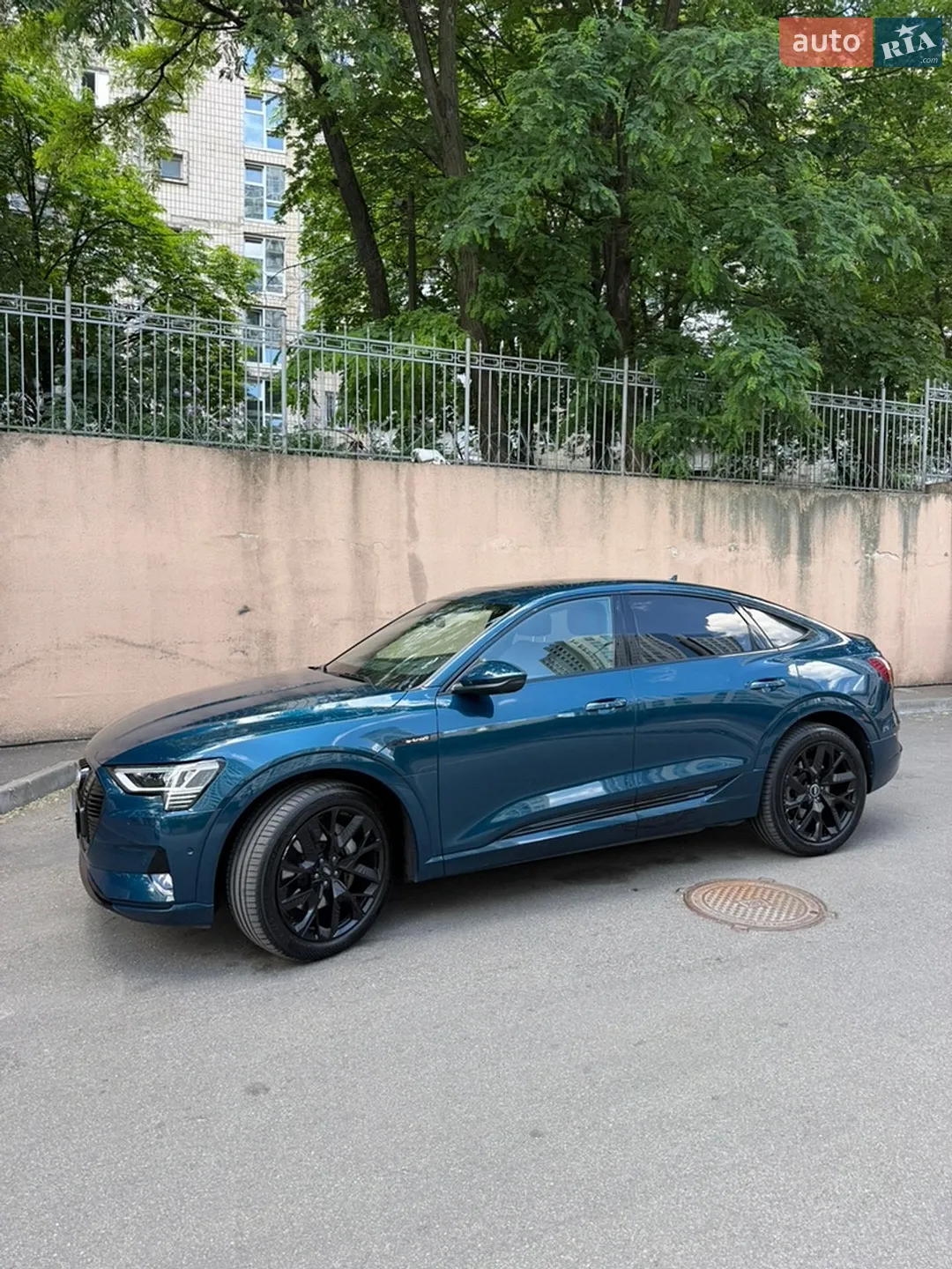 2021 Audi e-tron Sportback - мініатюра 2