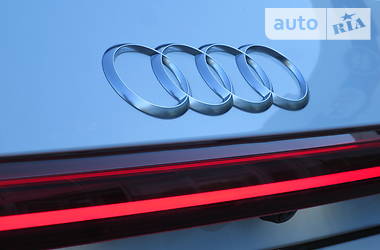 Позашляховик / Кросовер Audi e-tron 2019 в 