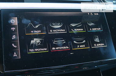 Позашляховик / Кросовер Audi e-tron 2019 в 