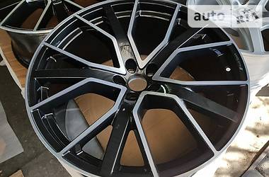 Позашляховик / Кросовер Audi e-tron 2019 в 