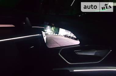 Позашляховик / Кросовер Audi e-tron 2019 в 