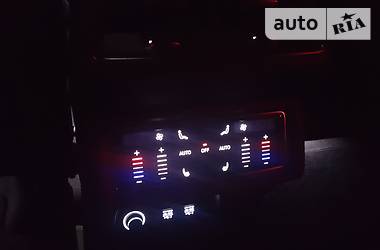 Позашляховик / Кросовер Audi e-tron 2019 в 