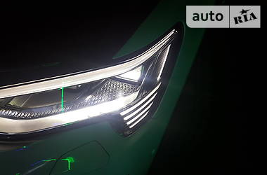 Позашляховик / Кросовер Audi e-tron 2019 в 