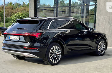 Внедорожник / Кроссовер Audi e-tron 2019 в 