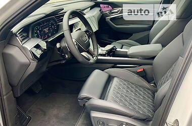 Позашляховик / Кросовер Audi e-tron 2021 в Дніпрі