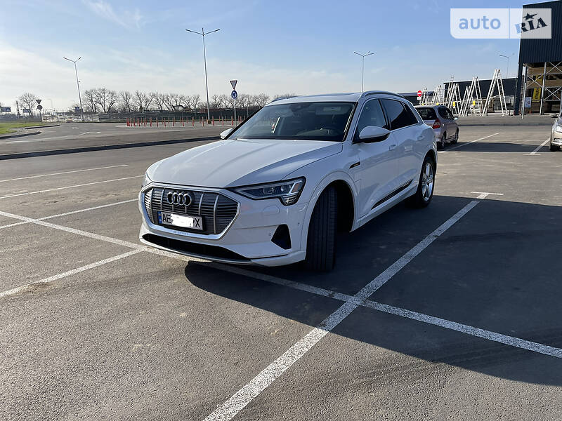 Внедорожник / Кроссовер Audi e-tron 2019 в Днепре фото 8 Внедорожник / Кроссовер Audi e-tron 2019 в Днепре