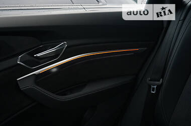 Позашляховик / Кросовер Audi e-tron 2021 в Чернівцях