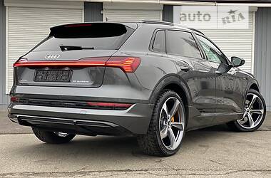 Позашляховик / Кросовер Audi e-tron 2022 в Києві
