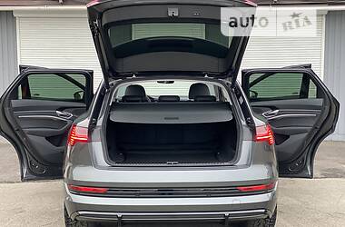 Позашляховик / Кросовер Audi e-tron 2022 в Києві