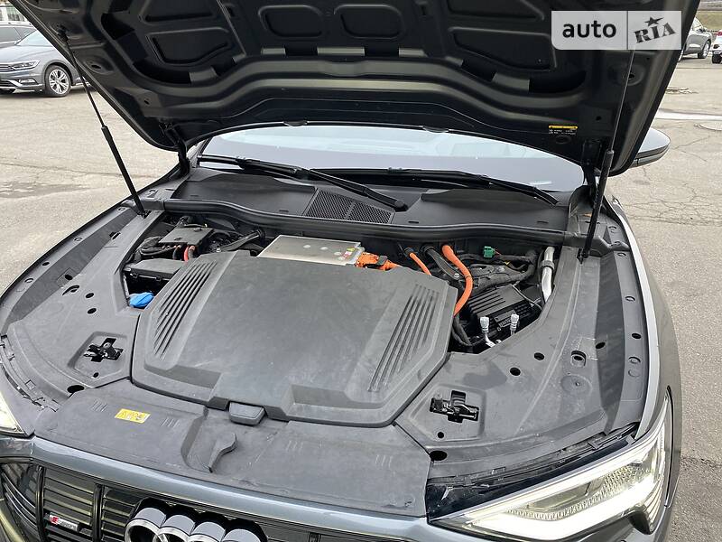 Позашляховик / Кросовер Audi e-tron 2022 в Києві