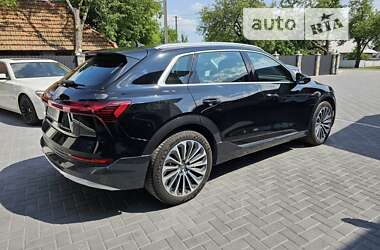 Позашляховик / Кросовер Audi e-tron 2020 в 