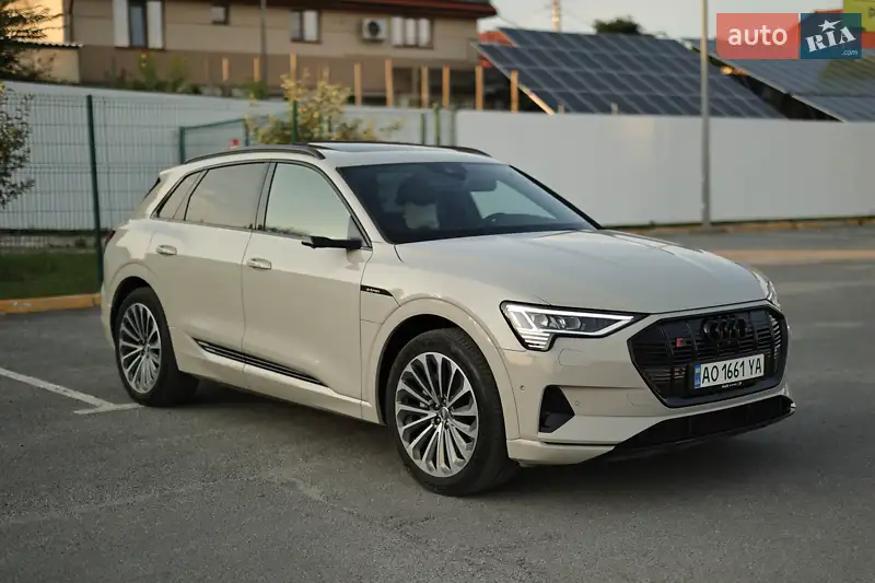 Внедорожник / Кроссовер Audi e-tron 2020 в 