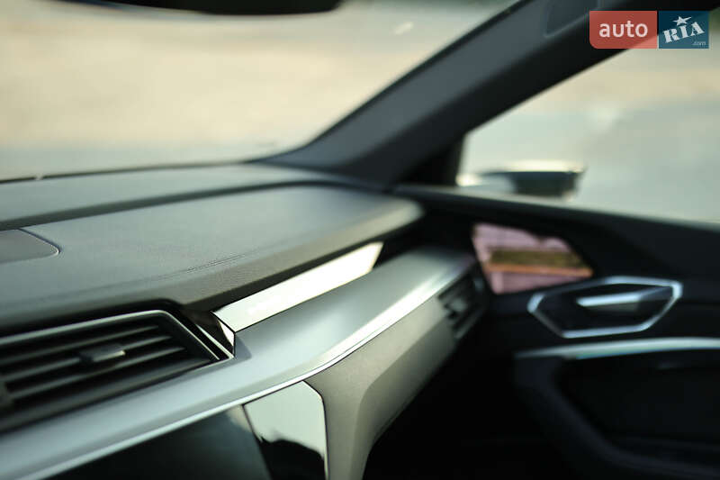 Внедорожник / Кроссовер Audi e-tron 2020 в Ужгороде