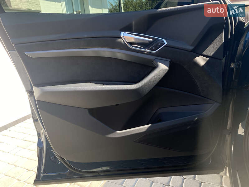 Внедорожник / Кроссовер Audi e-tron 2020 в Тростянце