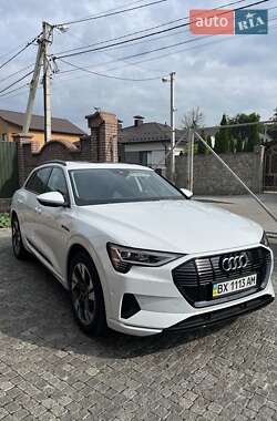 Позашляховик / Кросовер Audi e-tron 2021 в 