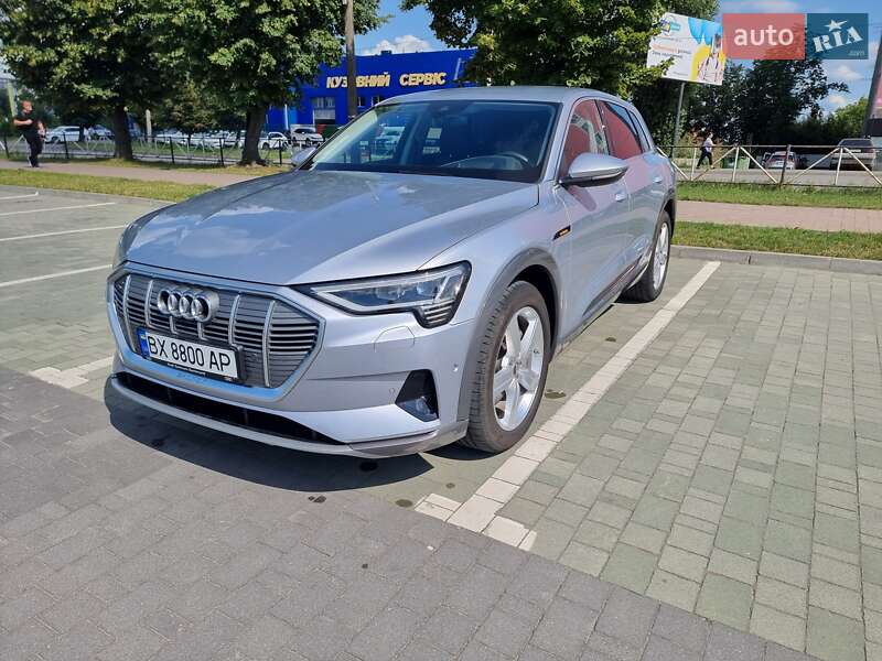 Внедорожник / Кроссовер Audi e-tron 2019 в 