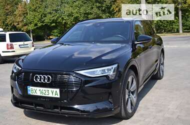 Позашляховик / Кросовер Audi e-tron 2019 в 