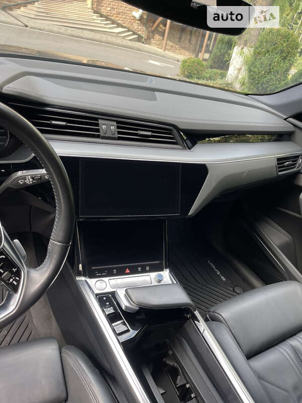 Внедорожник / Кроссовер Audi e-tron 2019 в Тернополе фото 51 Внедорожник / Кроссовер Audi e-tron 2019 в Тернополе