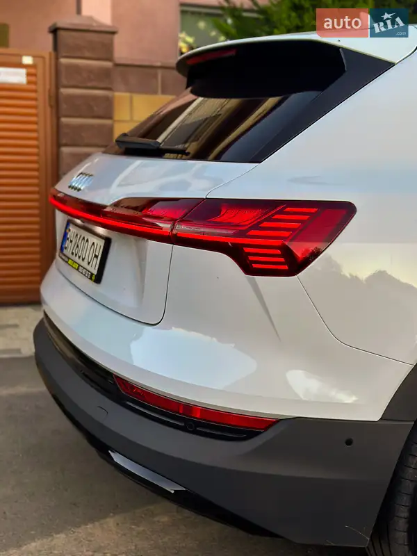 Audi e-tron 2020 VIN WAUZZZGE7LB026460 фото оголошення 9 з 56
