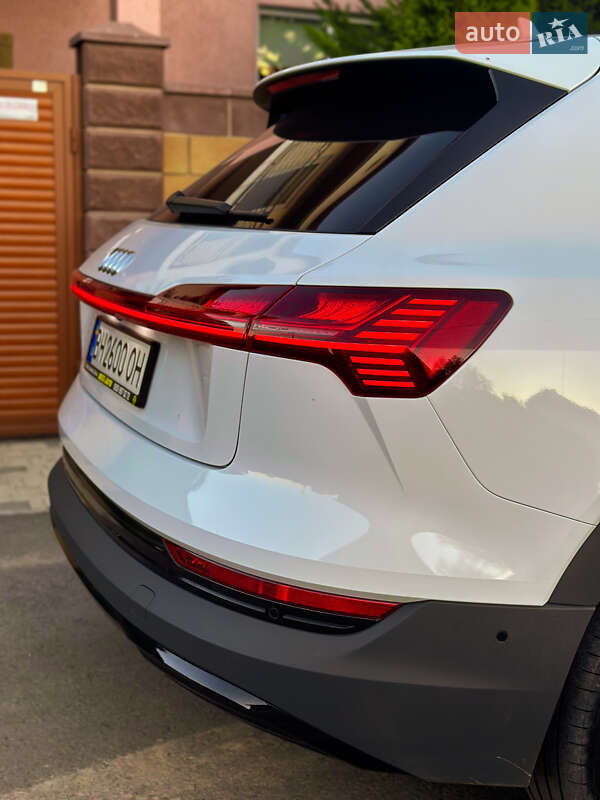 Внедорожник / Кроссовер Audi e-tron 2020 в Одессе