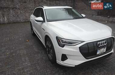 Внедорожник / Кроссовер Audi e-tron 2022 в 