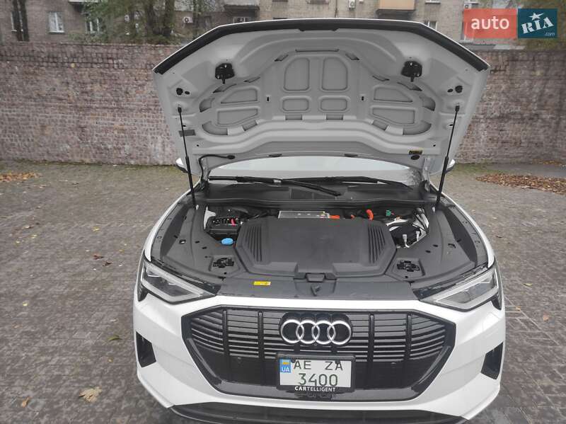 Внедорожник / Кроссовер Audi e-tron 2022 в Каменском фото 31 Внедорожник / Кроссовер Audi e-tron 2022 в Каменском