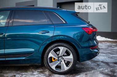 Позашляховик / Кросовер Audi e-tron 2019 в 