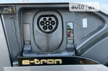 Внедорожник / Кроссовер Audi e-tron 2020 в 
