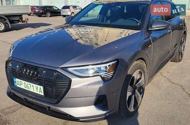 Внедорожник / Кроссовер Audi e-tron 2021 в 