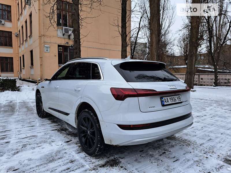 Внедорожник / Кроссовер Audi e-tron 2019 в Киеве
