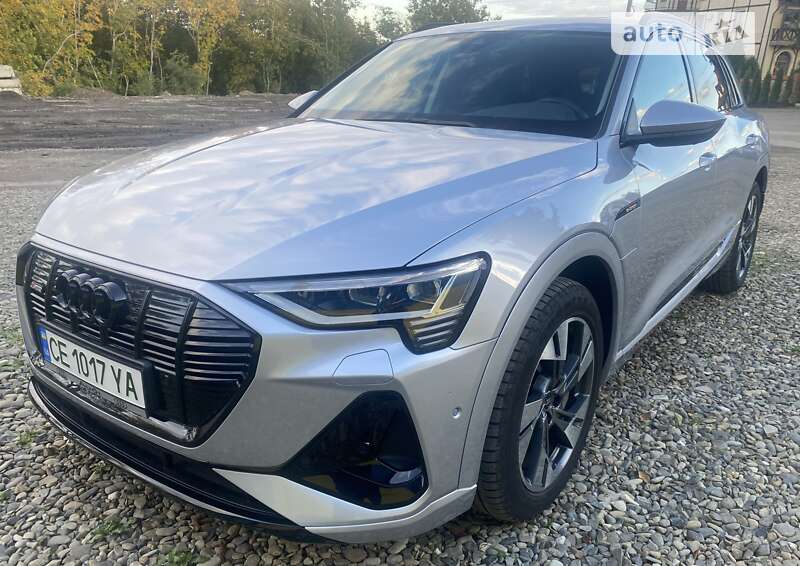 Внедорожник / Кроссовер Audi e-tron 2022 в 