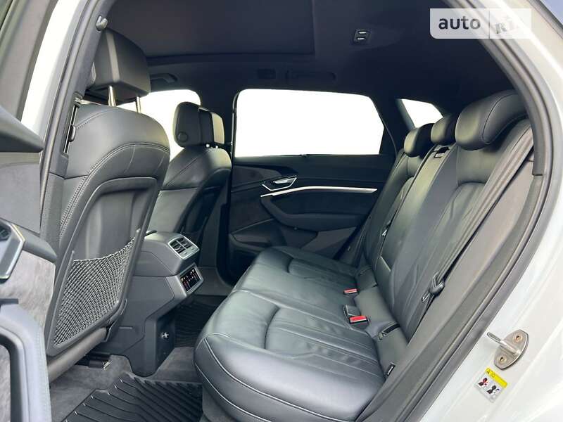 Внедорожник / Кроссовер Audi e-tron 2019 в Киеве