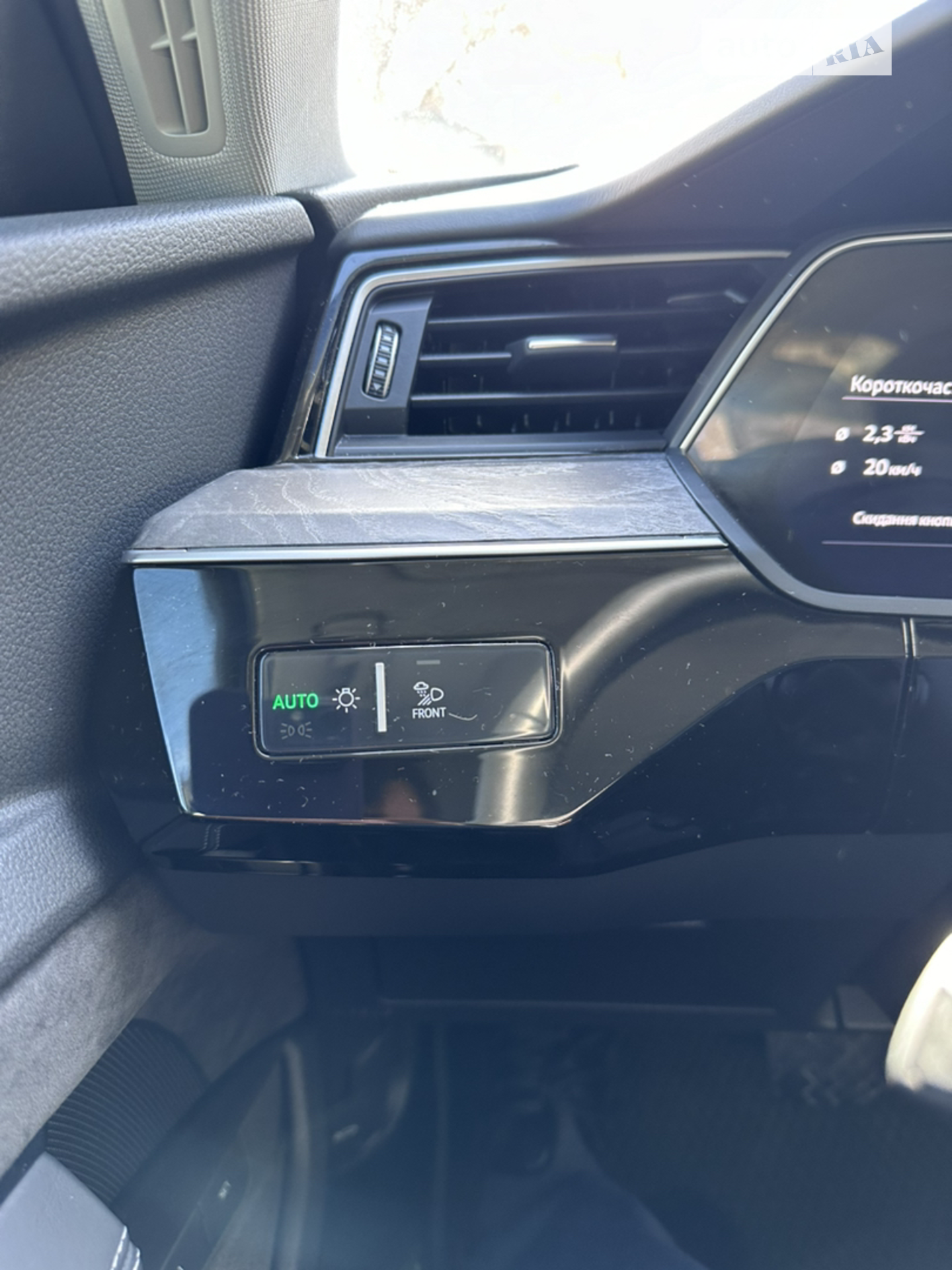 2020 Audi e-tron - мініатюра 12