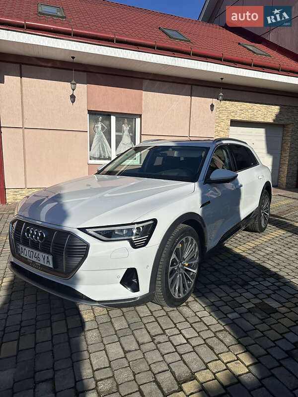 Позашляховик / Кросовер Audi e-tron 2018 в Хусті