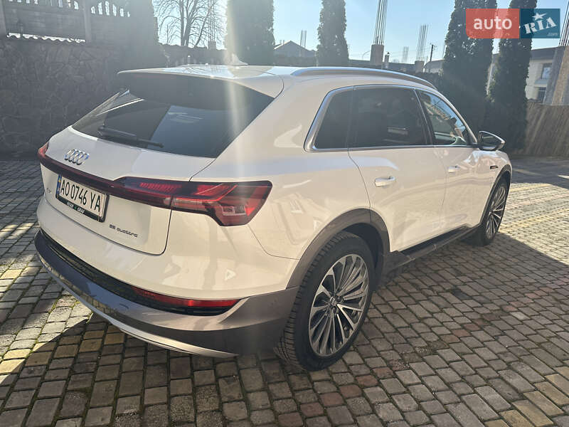 Позашляховик / Кросовер Audi e-tron 2018 в Хусті
