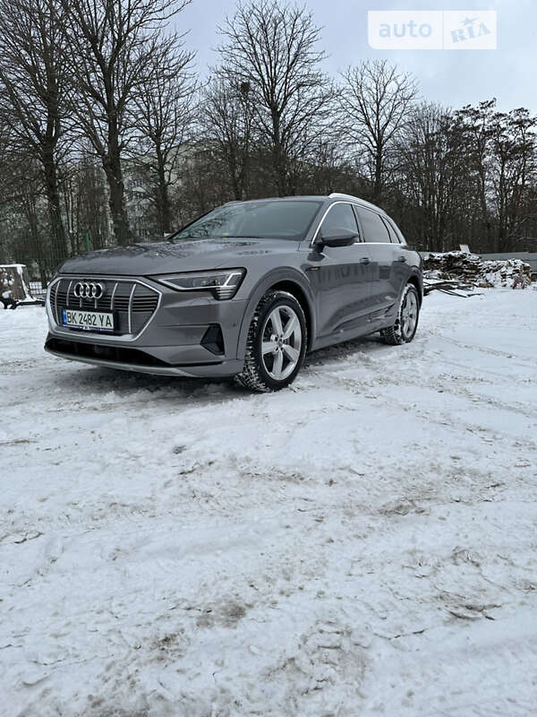 Позашляховик / Кросовер Audi e-tron 2019 в Рівному