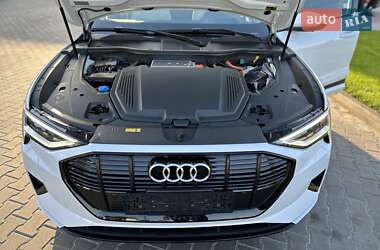 Внедорожник / Кроссовер Audi e-tron 2020 в 