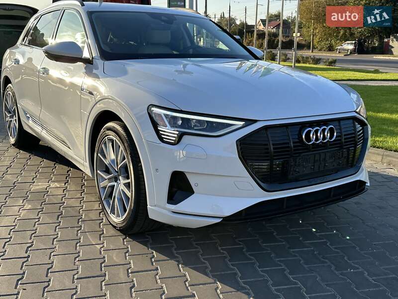 Внедорожник / Кроссовер Audi e-tron 2020 в 