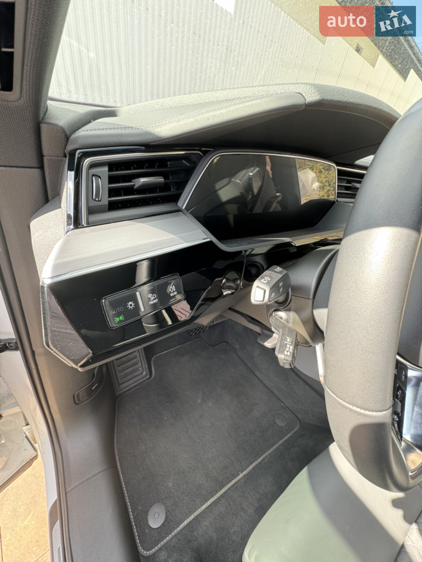 2020 Audi e-tron - мініатюра 27
