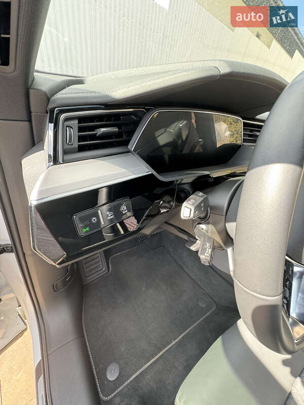 Внедорожник / Кроссовер Audi e-tron 2020 в Ужгороде