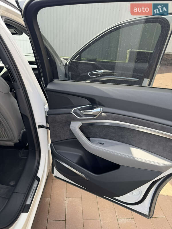 Внедорожник / Кроссовер Audi e-tron 2020 в Ужгороде