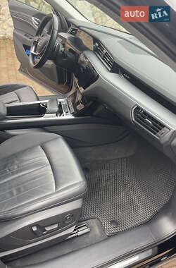 Позашляховик / Кросовер Audi e-tron 2019 в Косові