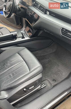 Позашляховик / Кросовер Audi e-tron 2019 в Косові