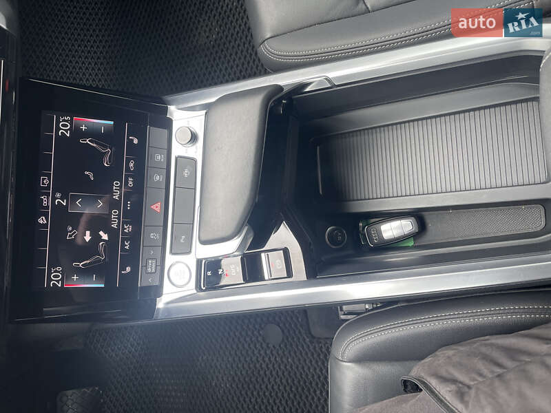 Позашляховик / Кросовер Audi e-tron 2019 в Косові
