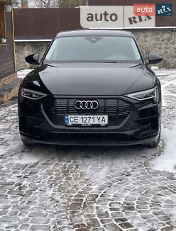 Позашляховик / Кросовер Audi e-tron 2019 в Косові