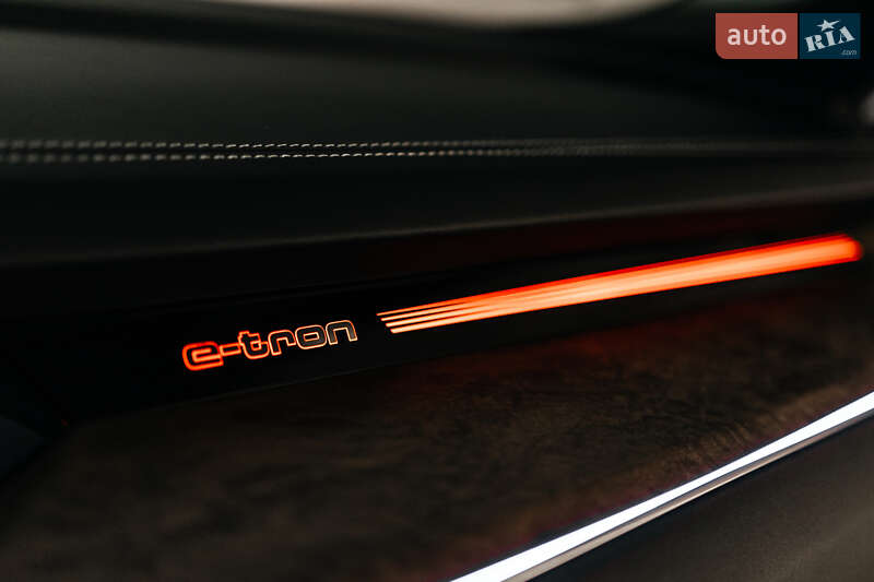 Внедорожник / Кроссовер Audi e-tron 2019 в Киеве фото 20 Внедорожник / Кроссовер Audi e-tron 2019 в Киеве