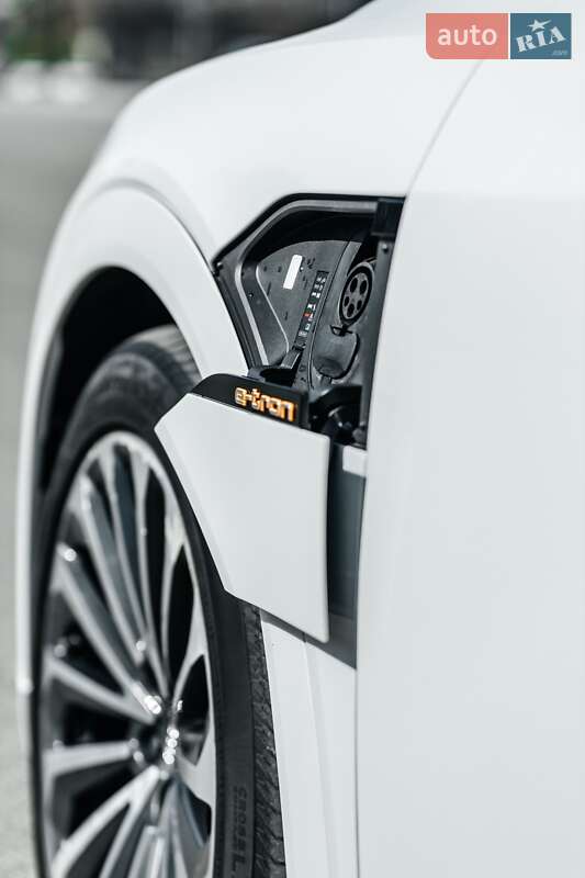 Внедорожник / Кроссовер Audi e-tron 2019 в Киеве фото 63 Внедорожник / Кроссовер Audi e-tron 2019 в Киеве