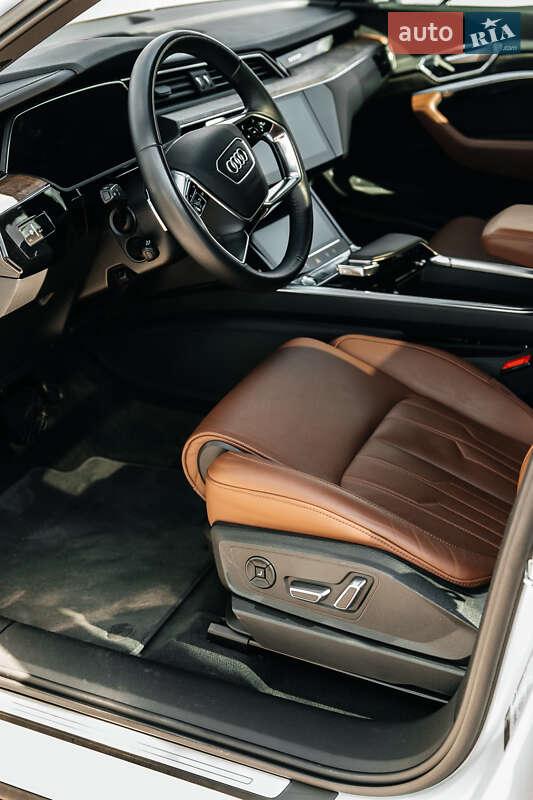 Внедорожник / Кроссовер Audi e-tron 2019 в Киеве